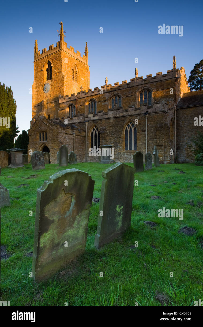 All Saints Church in Tealby Dorf in der Lincolnshire Wolds Area of Outstanding Natural Beauty Stockfoto