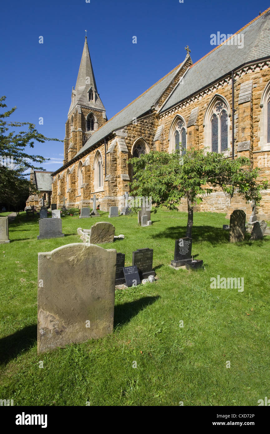 Die Kirche St. Maria und St. Gabriel in dem Dorf Binbrook in der Lincolnshire Wolds Area of Outstanding Natural Beauty Stockfoto