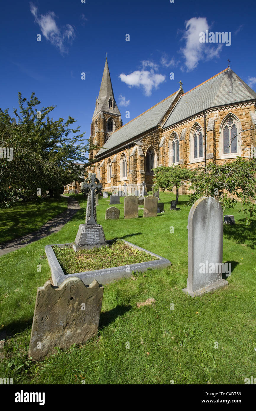 Die Kirche St. Maria und St. Gabriel in dem Dorf Binbrook in der Lincolnshire Wolds Area of Outstanding Natural Beauty Stockfoto