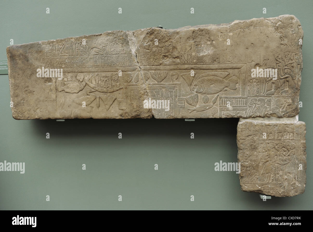 Relief zeigt einen Teil einer Beerdigung Szene aus einem Beamten Grab. Kalkstein. Wahrscheinlich bei Sakkara. 18. Dynastie. Stockfoto