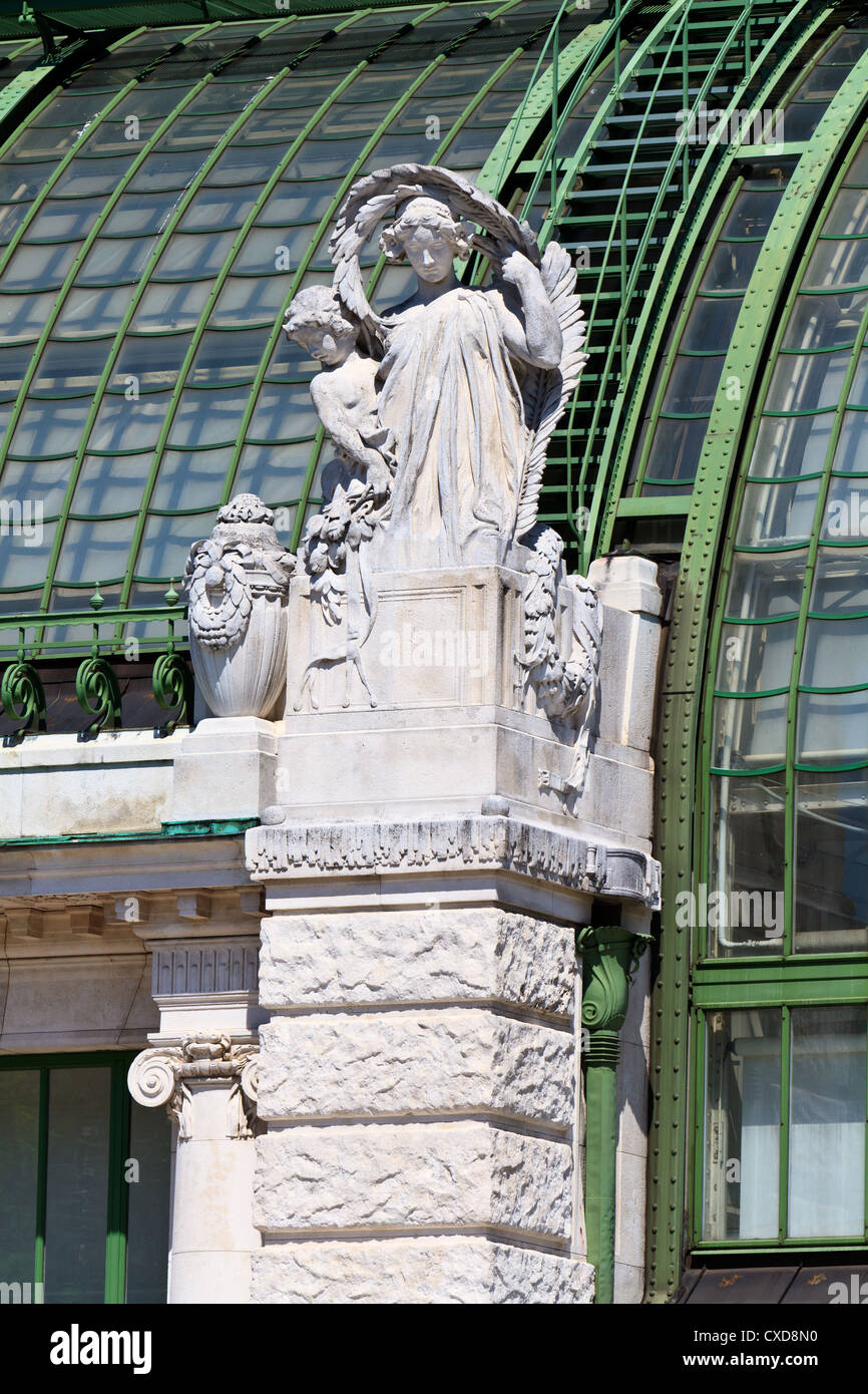 Architektonische Details des Palmenhaus und Hofburg Palast in Wien Stockfoto