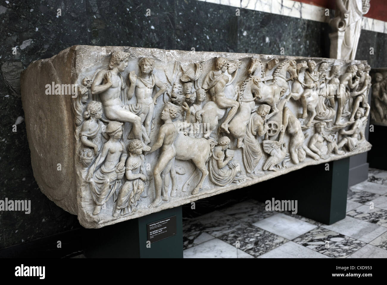 Römische Kunst. Sarkophag Truhe mit dem Phaeton Mythos. Der Sturz des Phaeton. In Ostia gefunden. Carlsberg Glyptotek. Kopenhagen. Stockfoto