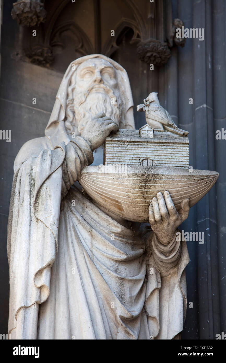 EuropeLimestone Abbildung von Noah mit seiner Arche auf dem Hauptportal, Koelner Dom, Köln Ca Koelner Dom, Kölner Dom, Deutschland Stockfoto