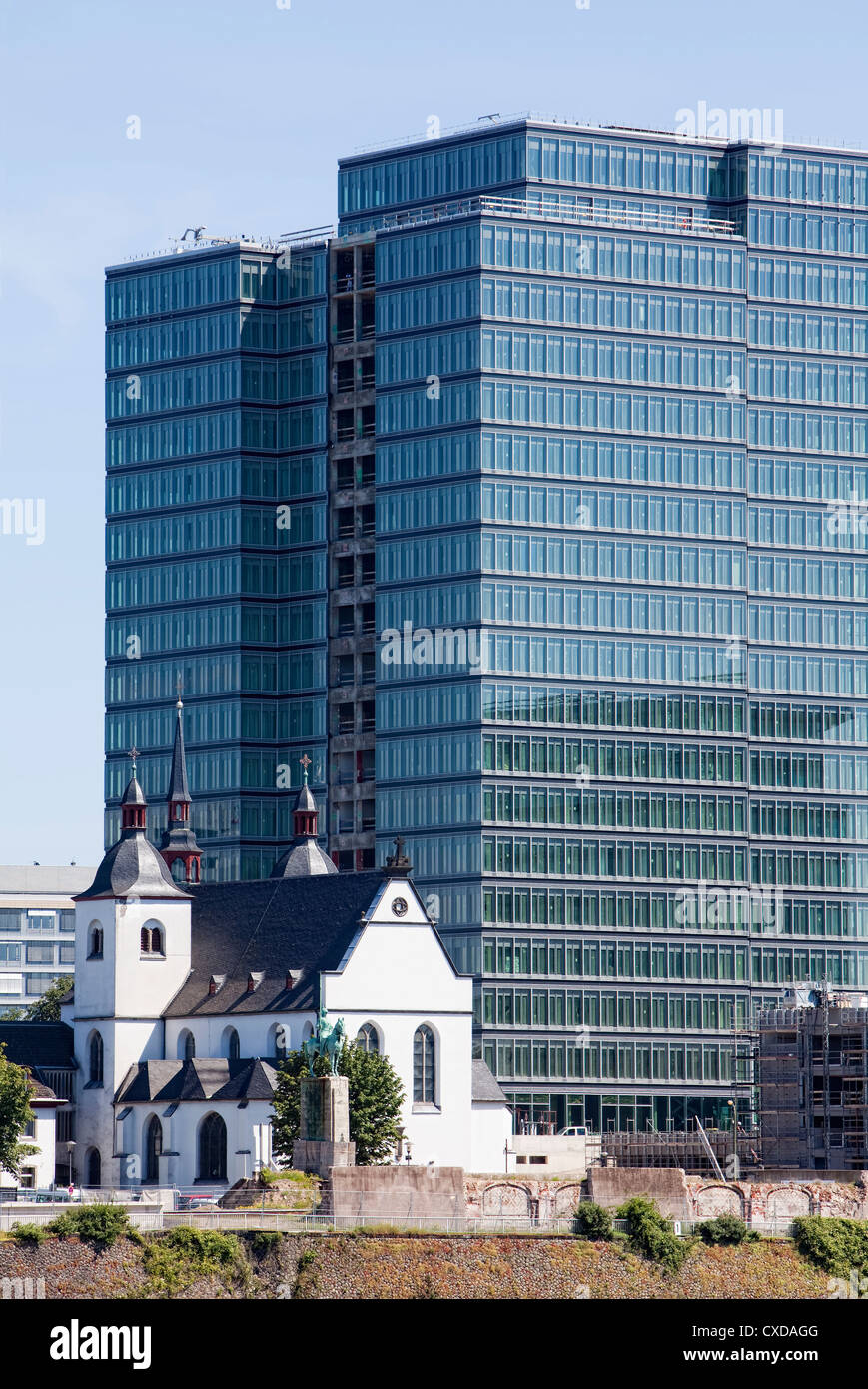 St. Heribert griechisch-orthodoxen Kirche, Köln, neben der ehemaligen Lufthansa Gebäude, neuer Sitz der LANXESS Deutschland GmbH Stockfoto