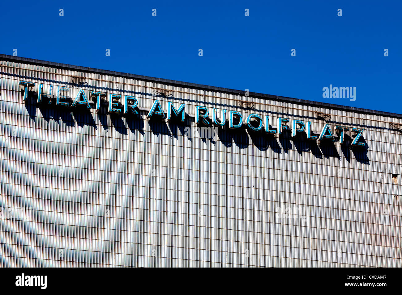 Theater bin Rudolfplatz, Schriftzug auf einer Fassade, Köln, Nordrhein-Westfalen, Deutschland, Europa Stockfoto