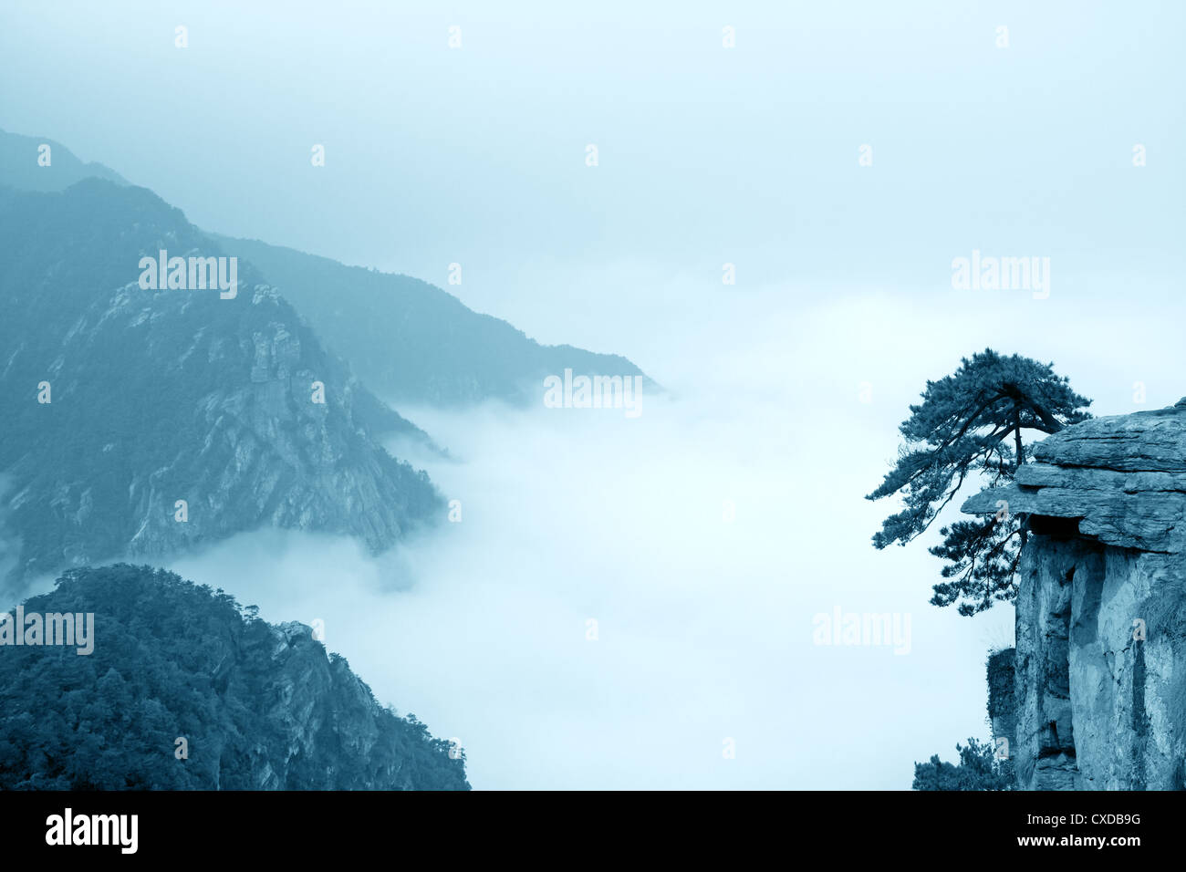 Wolken und Nebel, Berglandschaft Stockfoto