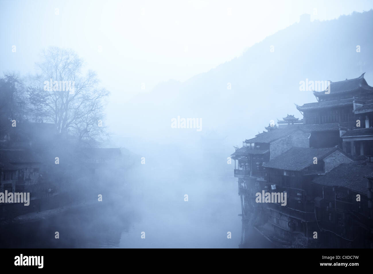 Nebel-Stadt Stockfoto