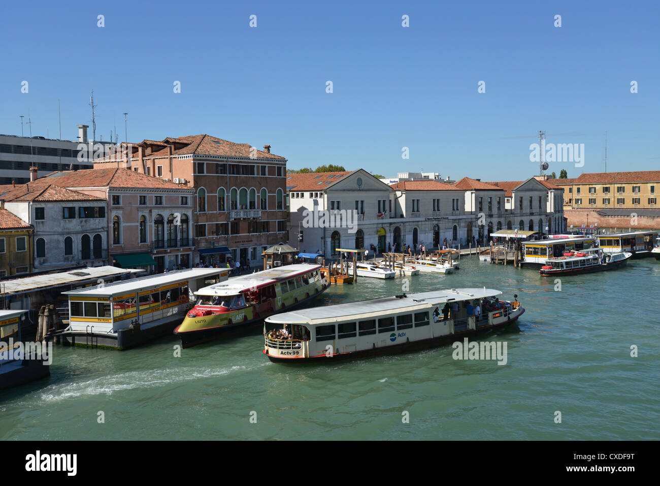 Fährhafen am Canal Grande, Venedig, Provinz Venedig, Veneto Region, Italien Stockfoto