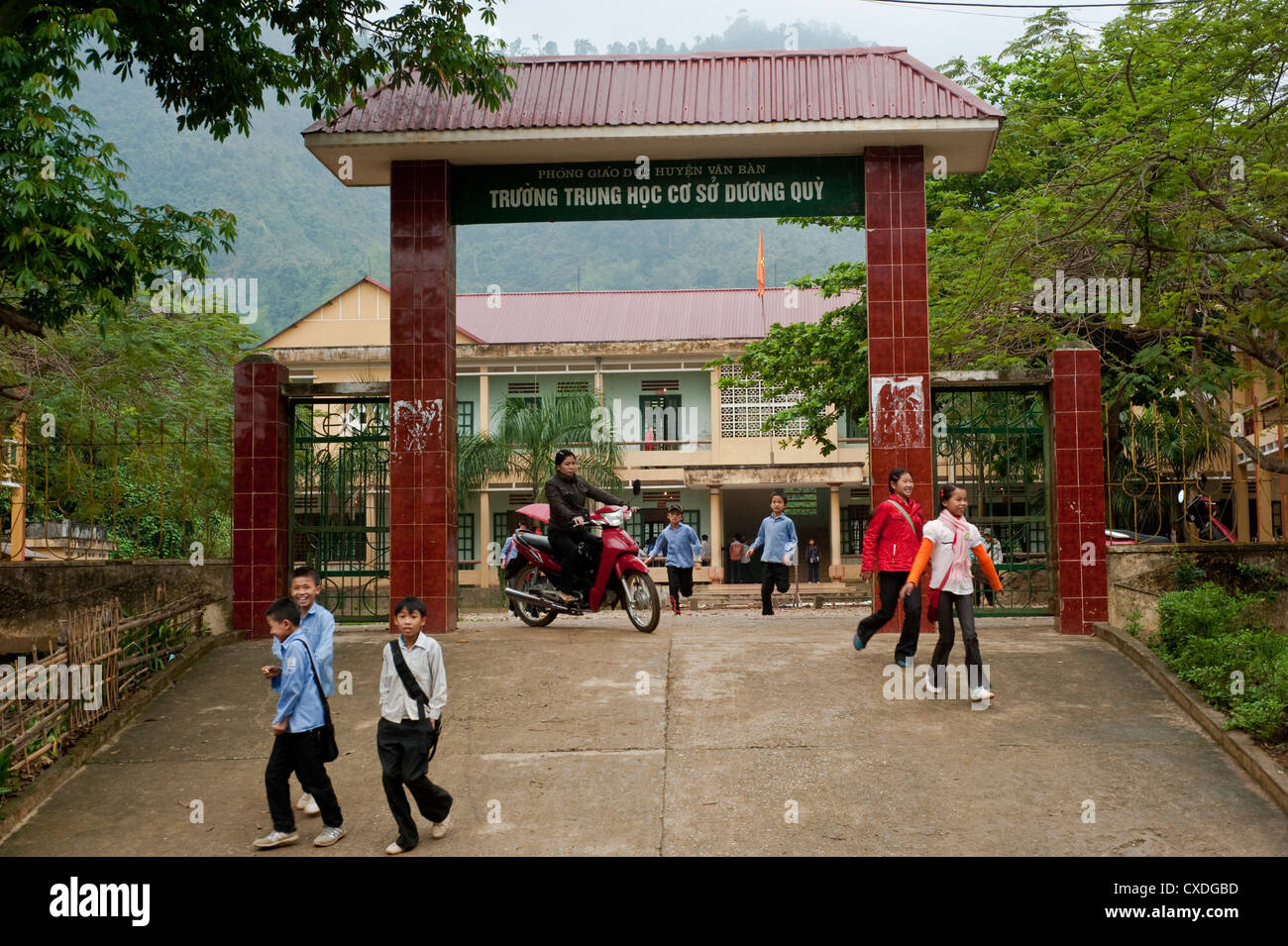 Kinder raus aus ihrer Schule in Nord-Vietnam Stockfoto