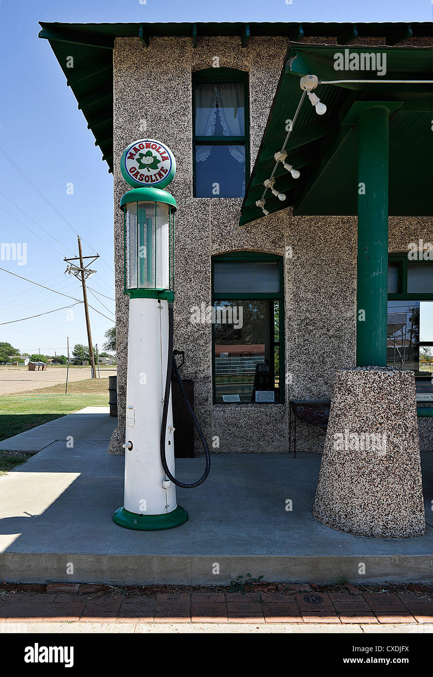 Vintage petrol gas pump route 66 -Fotos und -Bildmaterial in hoher  Auflösung – Alamy