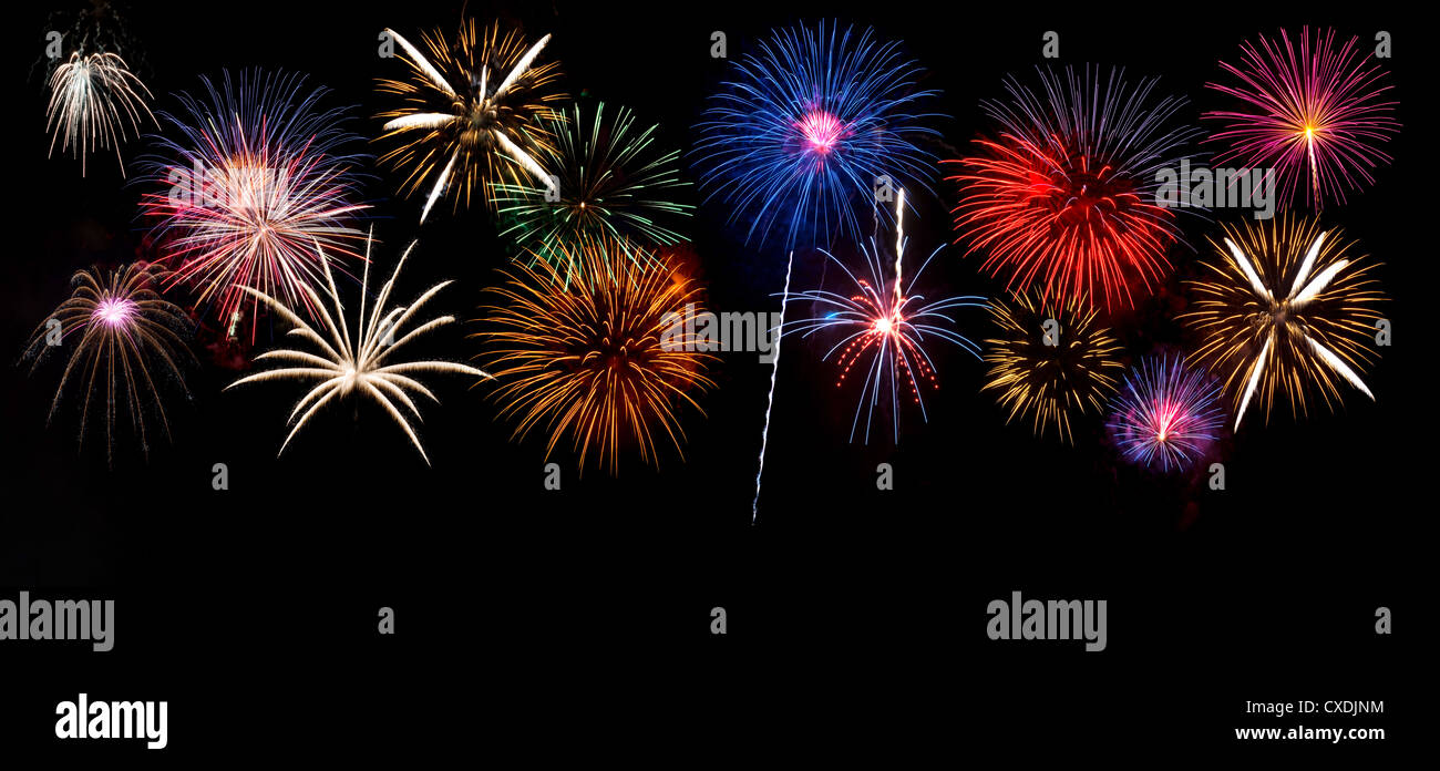 Eine Gruppe von schönen bunten Feuerwerk auf einen Feiertag oder ein besonderes Ereignis wie Juli 4. etc. Stockfoto