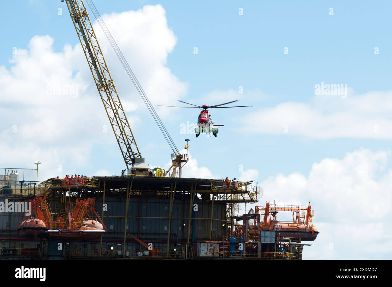Hubschrauberlandeplätze auf ein Öl-Rig Offshore-Staat RIo De Janeiro, im Campos-Becken.  Petrobras in Brasilien tätig. Stockfoto