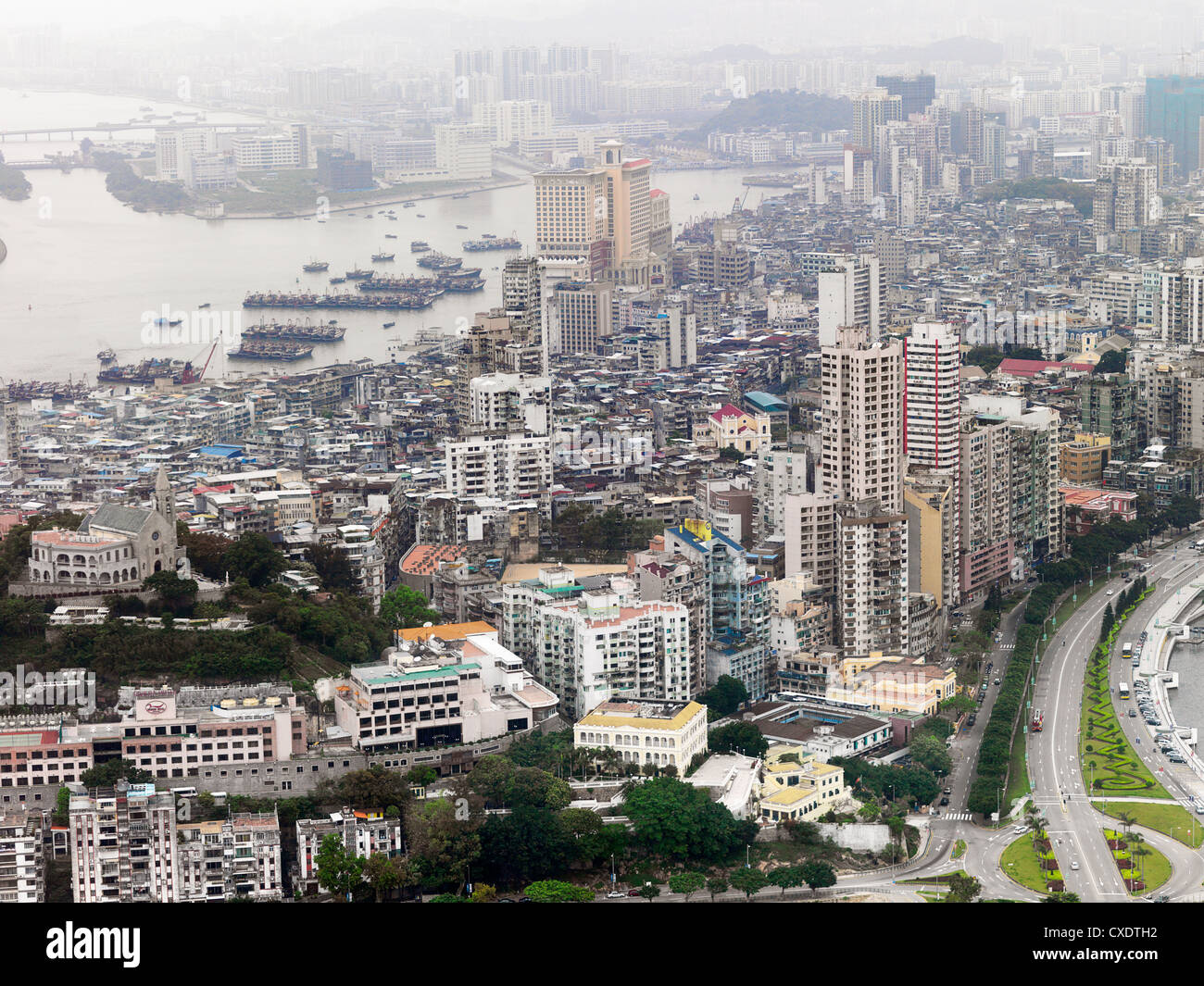 Ein Blick auf das Stadtbild von Macau und Gehäuse Crunch machen es deutlich, dass die Insel die meisten kondensierten Inseln in der Welt ist. Stockfoto