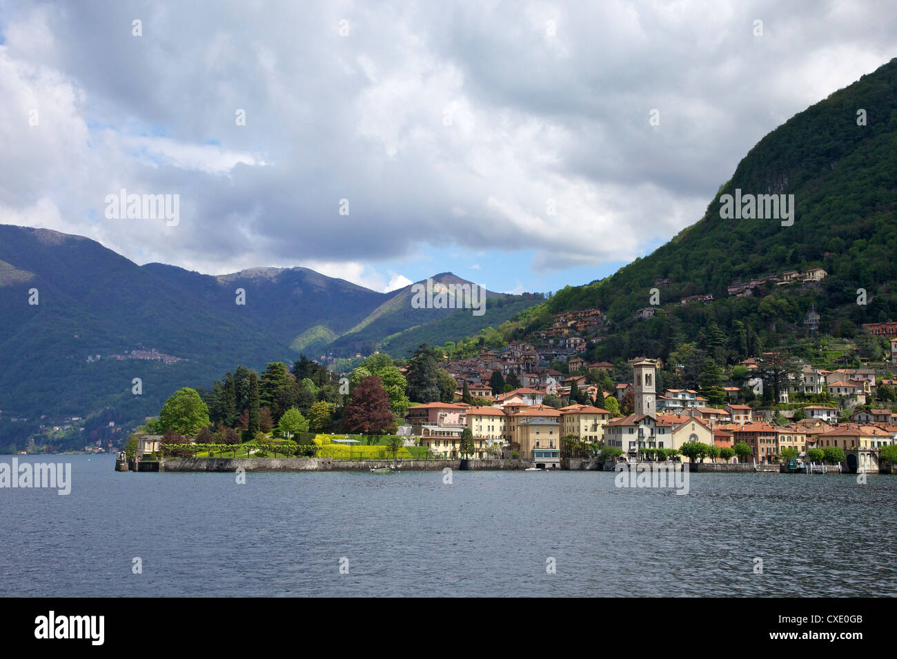 Ansicht von Torno in Frühlingssonne, Comer See, Lombardei, italienische Seen, Italien, Europa Stockfoto