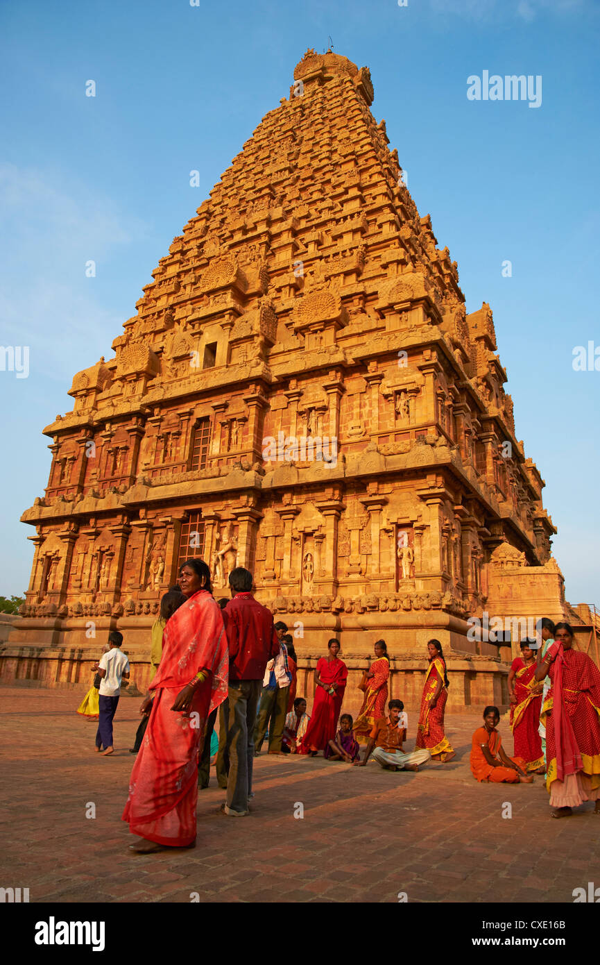 Indische Pilger, Bridhadishwara Tempel, UNESCO-Weltkulturerbe, Thanjavur (Tanjore), Tamil Nadu, Indien, Asien Stockfoto