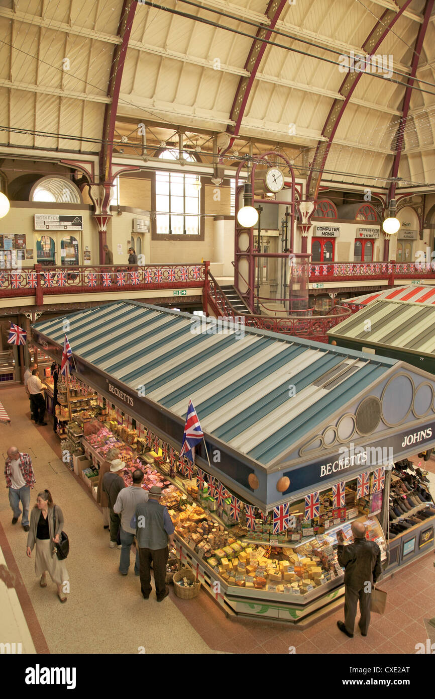 Stände in der Markthalle, Derby, Derbyshire, England, Vereinigtes Königreich, Europa Stockfoto