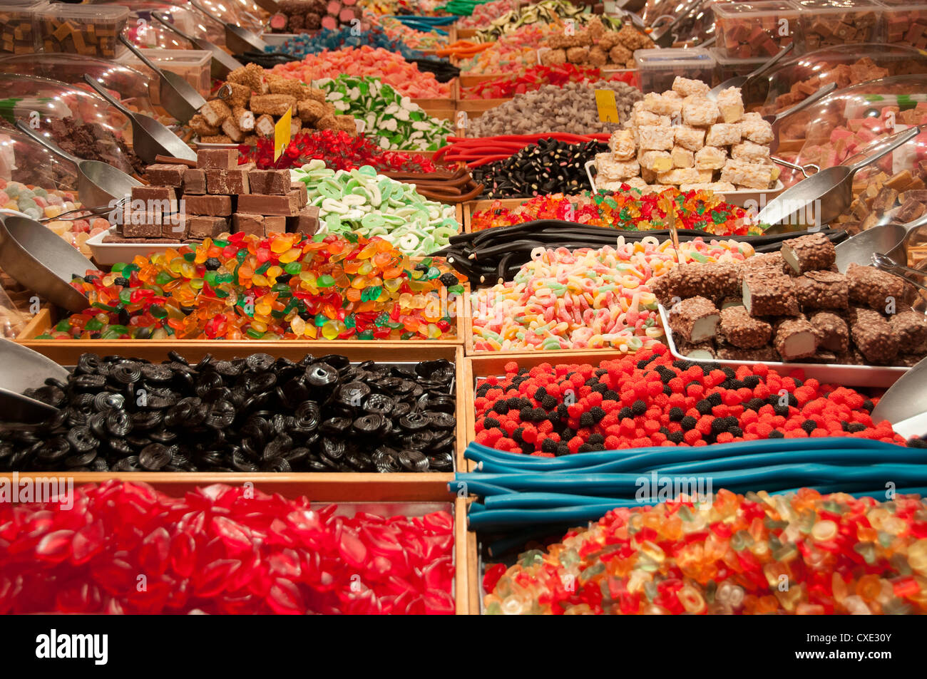 Süßigkeiten zum Verkauf an Winter Weihnachtsmarkt, Manchester UK  Stockfotografie - Alamy