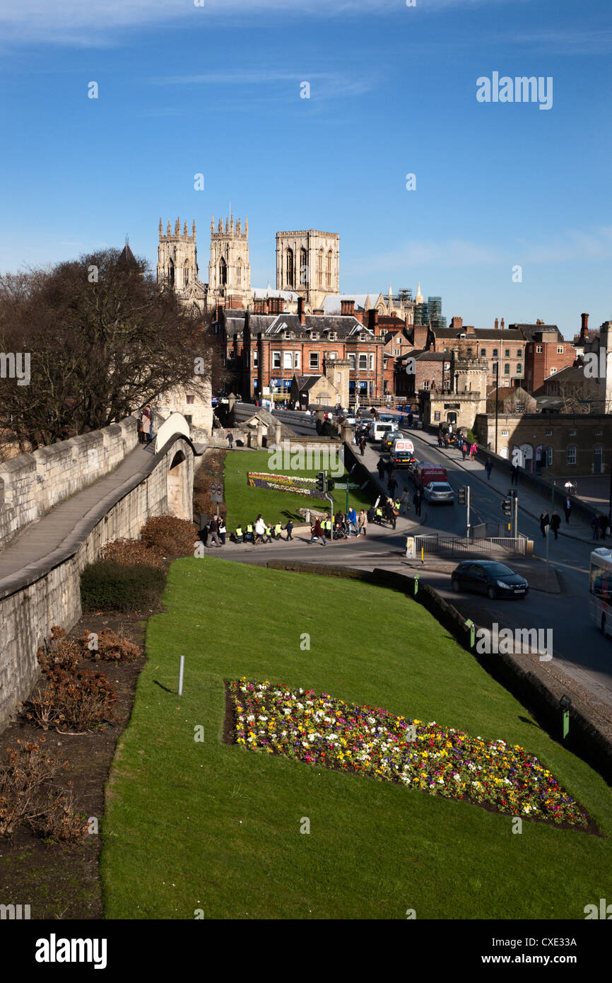 York Minster von Stadtmauern, York, Yorkshire, England Stockfoto