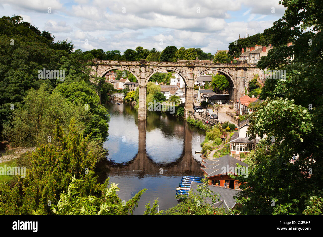 Knaresborough Viadukt und Fluß Nidd im Sommer, Knaresborough, North Yorkshire, Yorkshire, England, Vereinigtes Königreich, Europa Stockfoto
