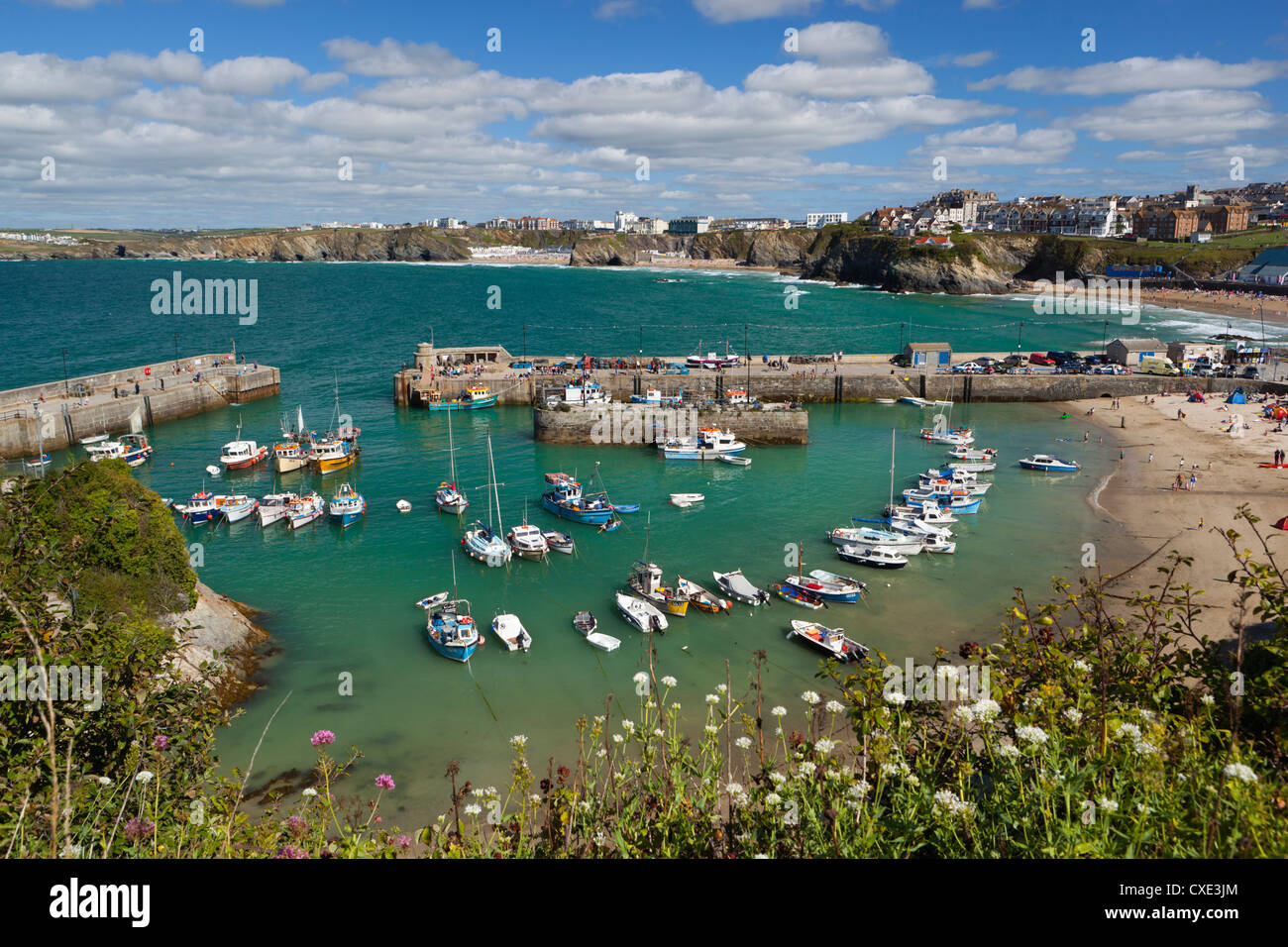 Blick über den Hafen, Newquay, Cornwall, England Stockfoto