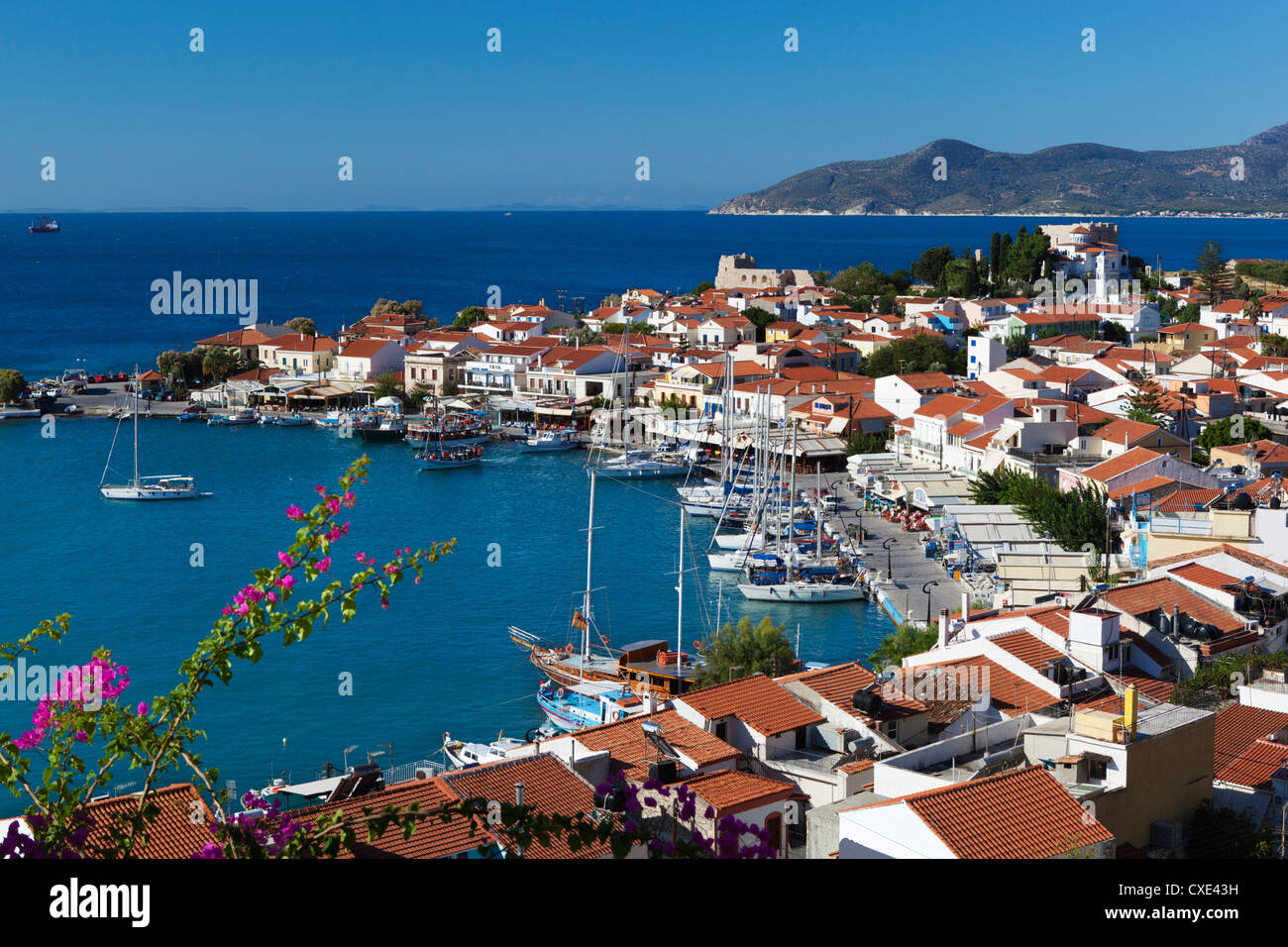 Blick auf den Hafen, Pythagorion, Samos, Ägäische Inseln, Griechenland Stockfoto