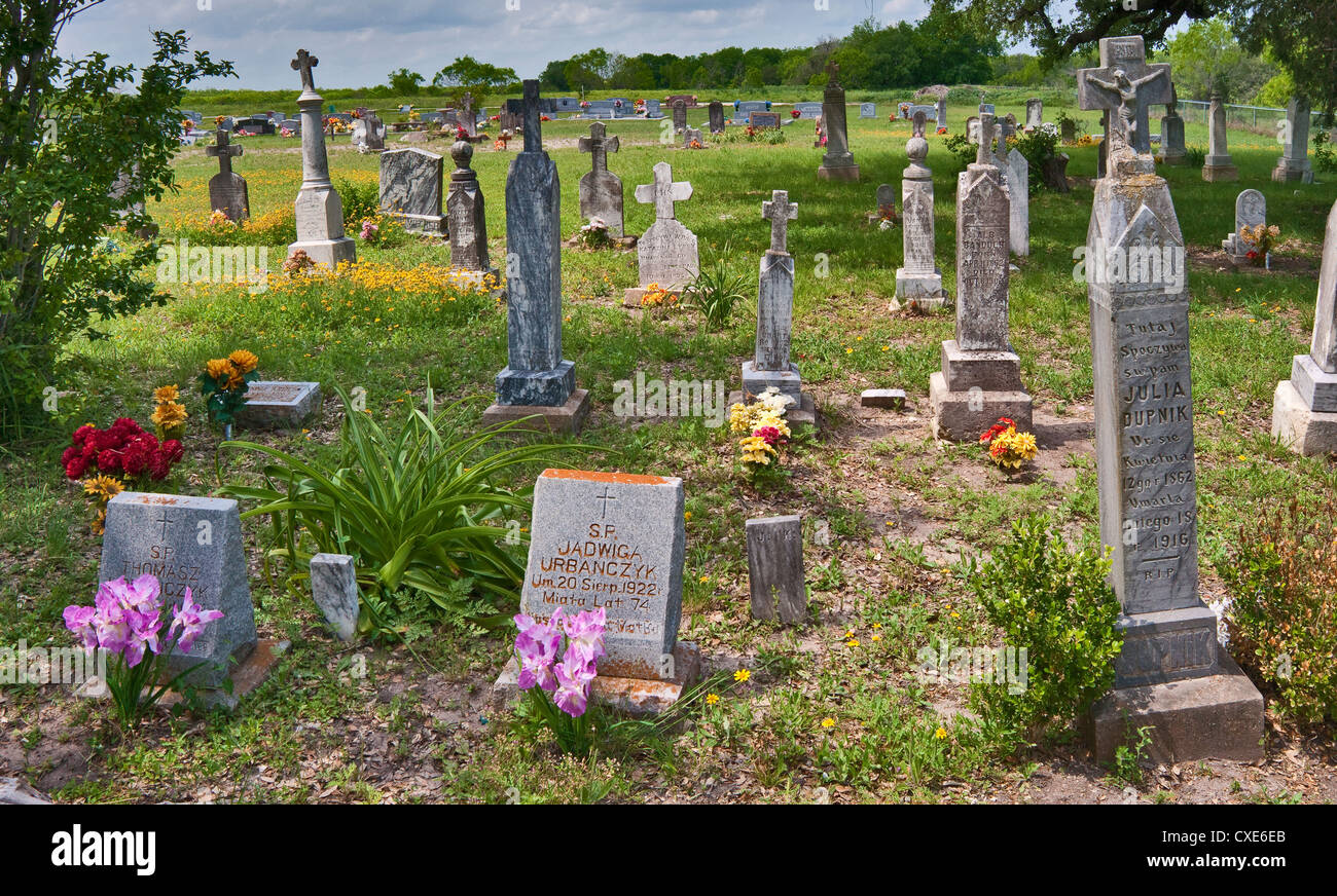19. Jahrhundert Grabsteine mit polnischen Inschriften am Friedhof in Panna Maria, Texas, die älteste polnische Siedlung in den USA Stockfoto