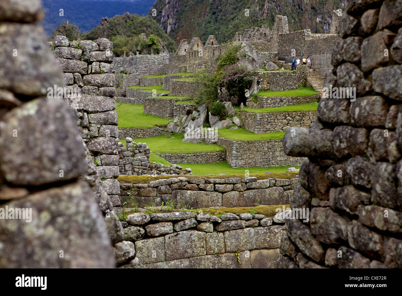 Inca Wand, Machu Picchu, Peru, Südamerika. Die verlorene Stadt der Inkas wurde von Hiram Bingham 1911 wiederentdeckt. Stockfoto