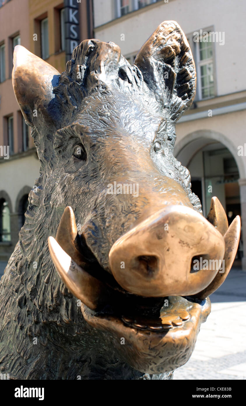 Muenchen, ein Wildschwein Figur vor der Jagd- und Fischereimuseum Stockfoto