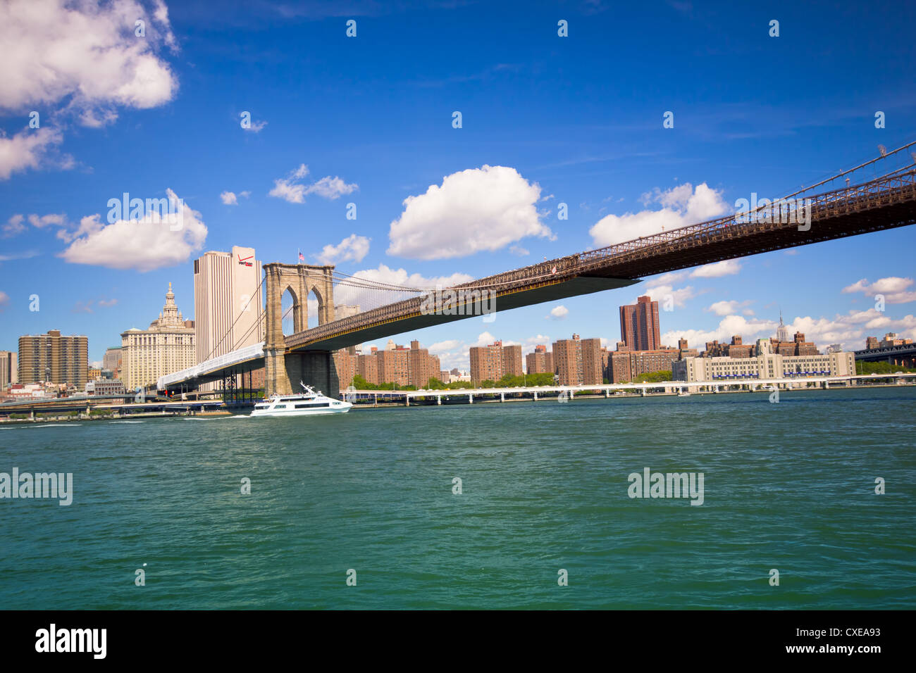 NEW YORK CITY - 16 SEPT: Brooklyn Bridge und die Skyline von New York City Stockfoto