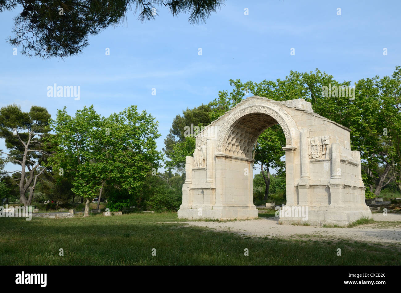 Römischer Triumphbogen Les Antiques in Glanum Ruinen der römischen Stadt in der Nähe von Saint-Rémy-de-Provence Provence Frankreich Stockfoto