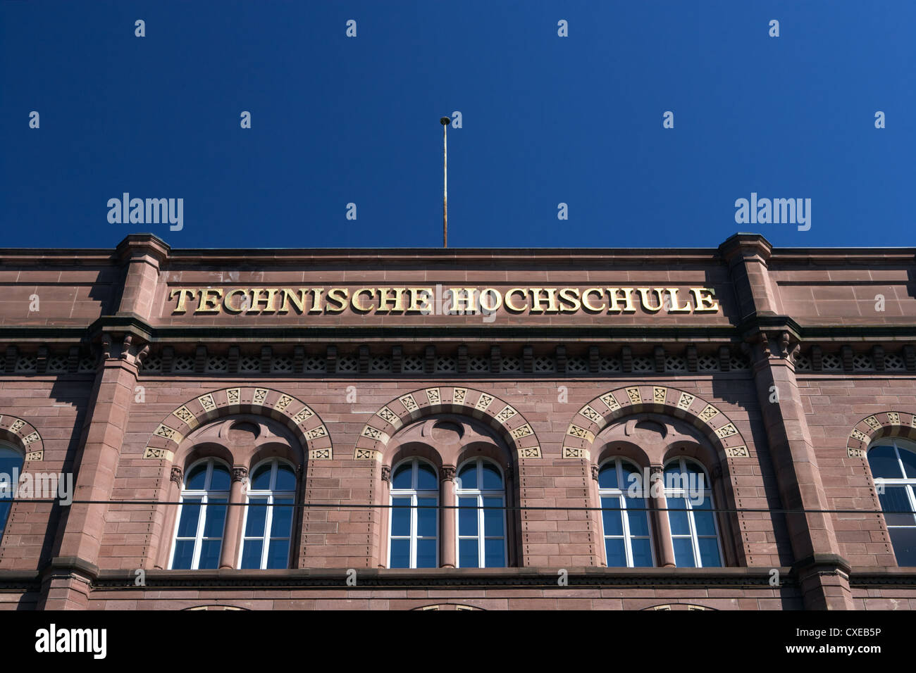 Karlsruhe - historischen Hauptportal des Institute of Technology Stockfoto