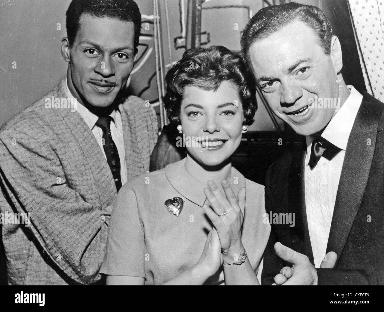GO, JOHNNY, GO! 1959 Hal Roach film mit von links: Chuck Berry, Sandy Stewart, Alan Freed Stockfoto