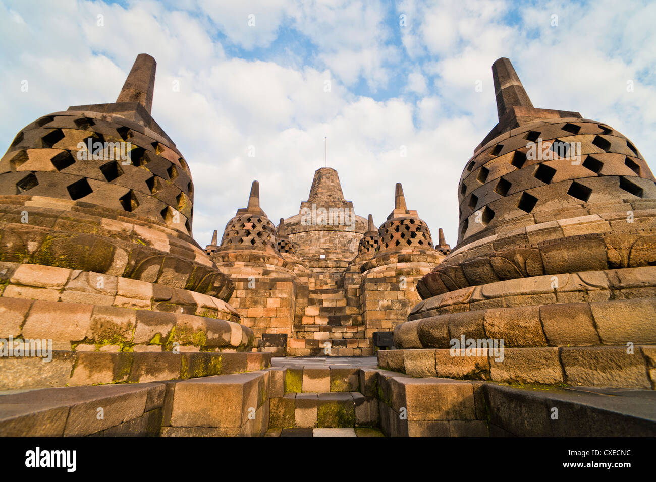 Borobudur Stupa im morgendlichen Sonnenlicht, Borobudur-Tempel, UNESCO-Weltkulturerbe, Zentraljava, Indonesien, Südostasien Stockfoto