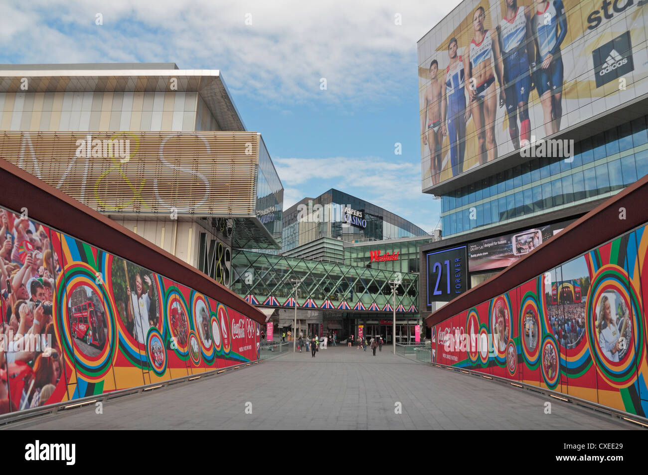 Haupteingang des Einkaufszentrums Westfield Stratford (Juli 2012) in Stratford, East London, UK. Stockfoto