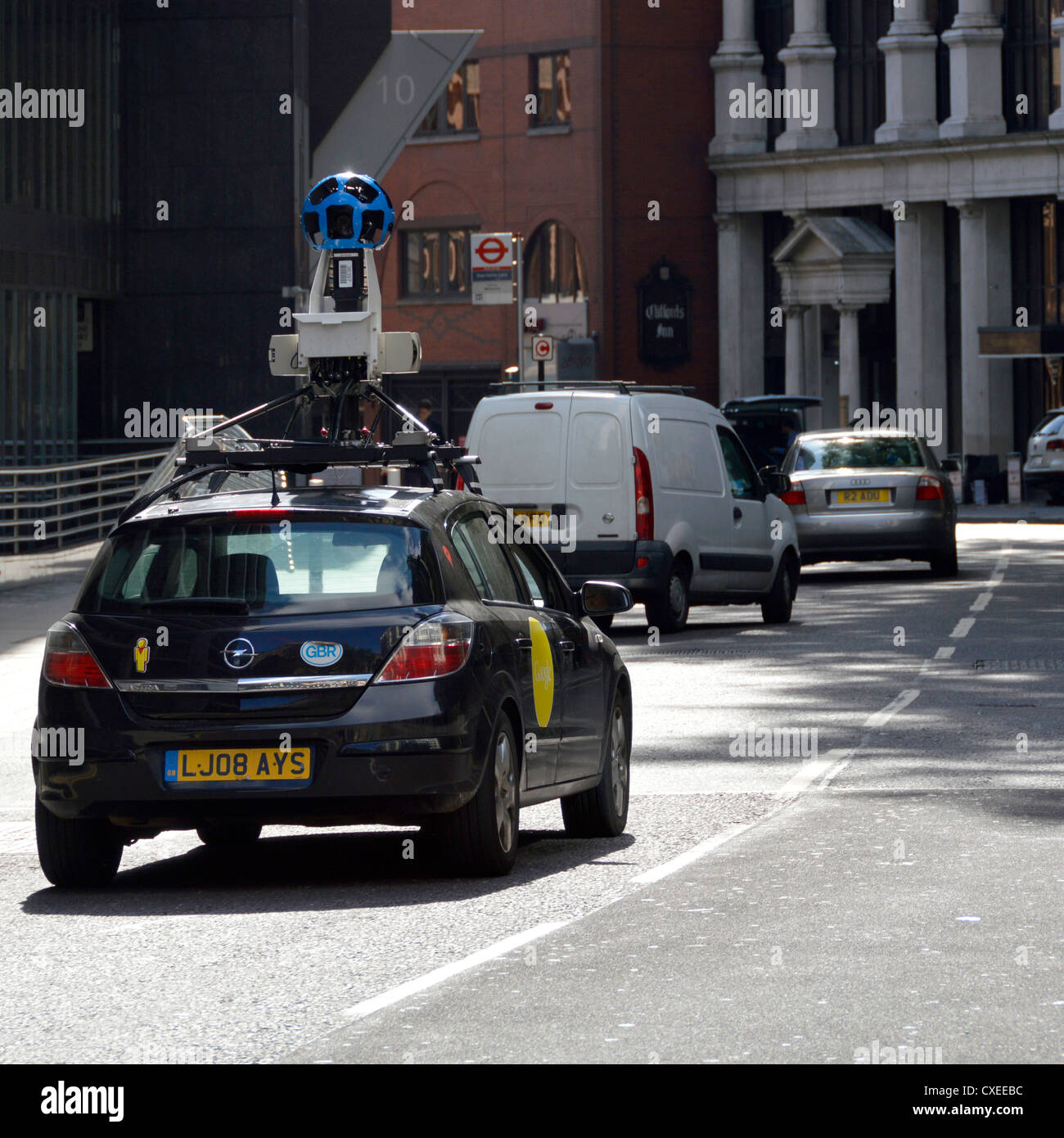 Google Car & Close Up Videokameragerät im Fahrzeugdach fixiert Filmaufnahmen Straßenansicht Pegman Kartenbilder Fahrt Fetter Lane City of London England Großbritannien Stockfoto