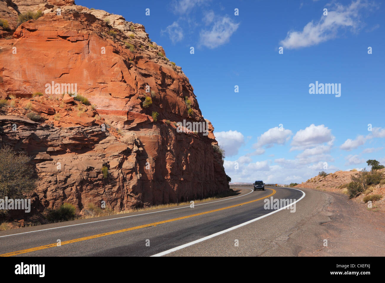 Amerikanischen Straßen in die roten Felsen-Wüste Stockfoto