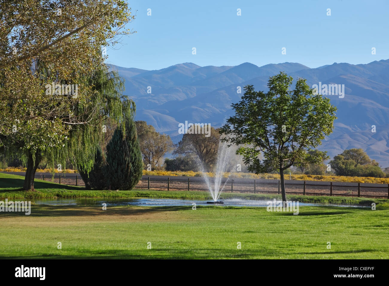 Eine dekorative Brunnen auf dem Golfplatz Stockfoto