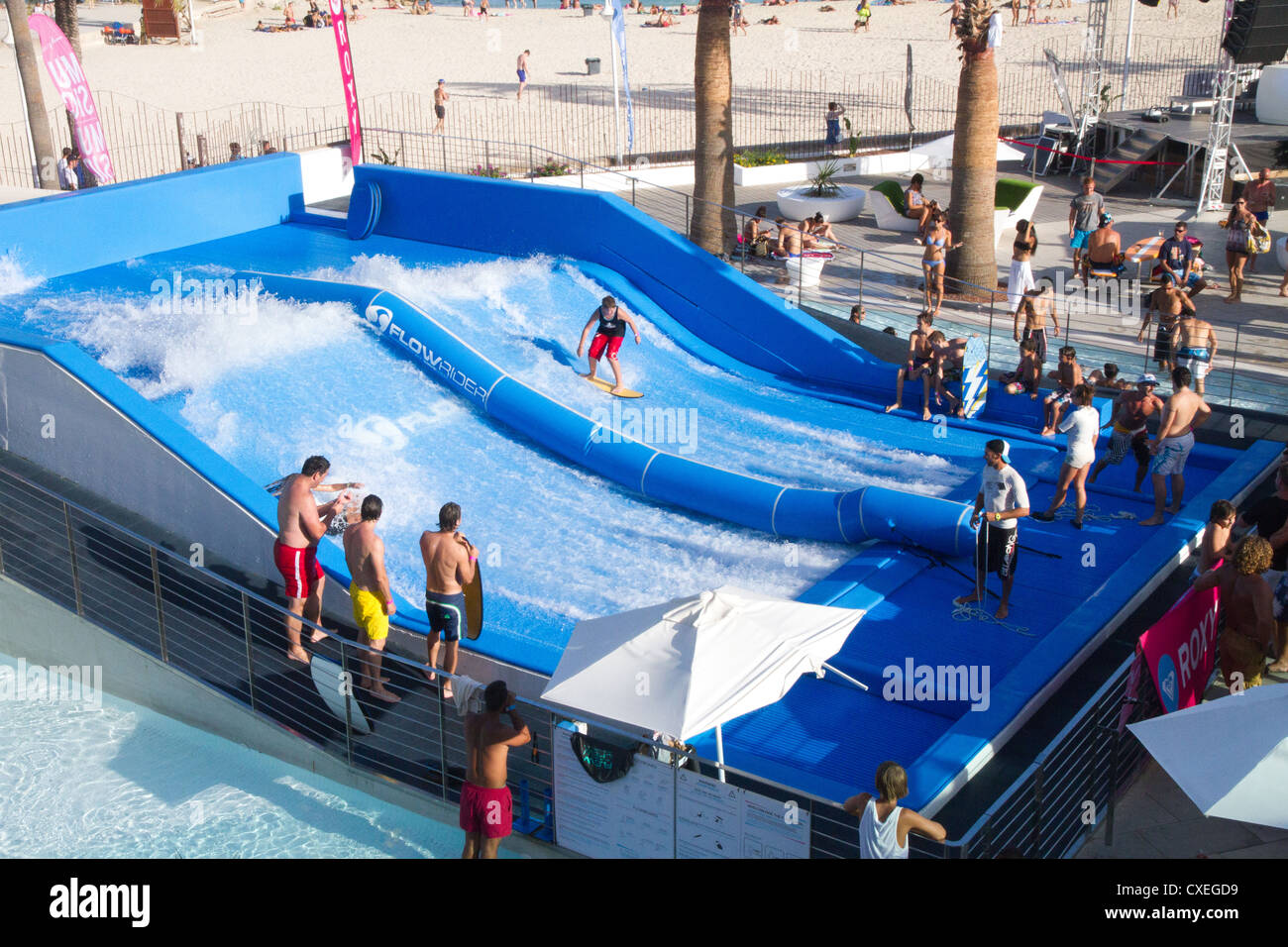 Knstliche welle surfen -Fotos und -Bildmaterial in hoher Auflsung  Alamy