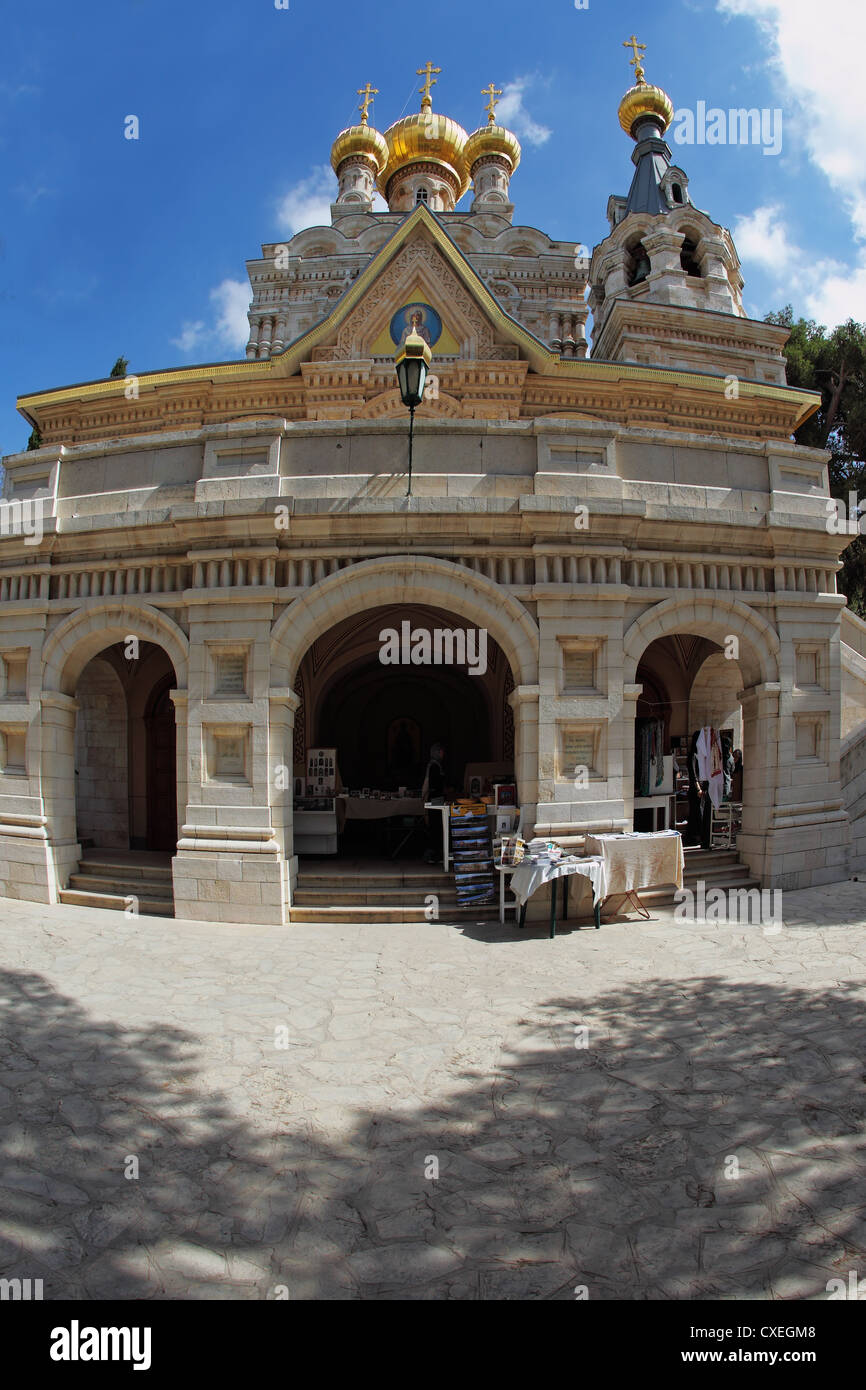 Die Kirche, überragt von goldenen Kuppeln Stockfoto