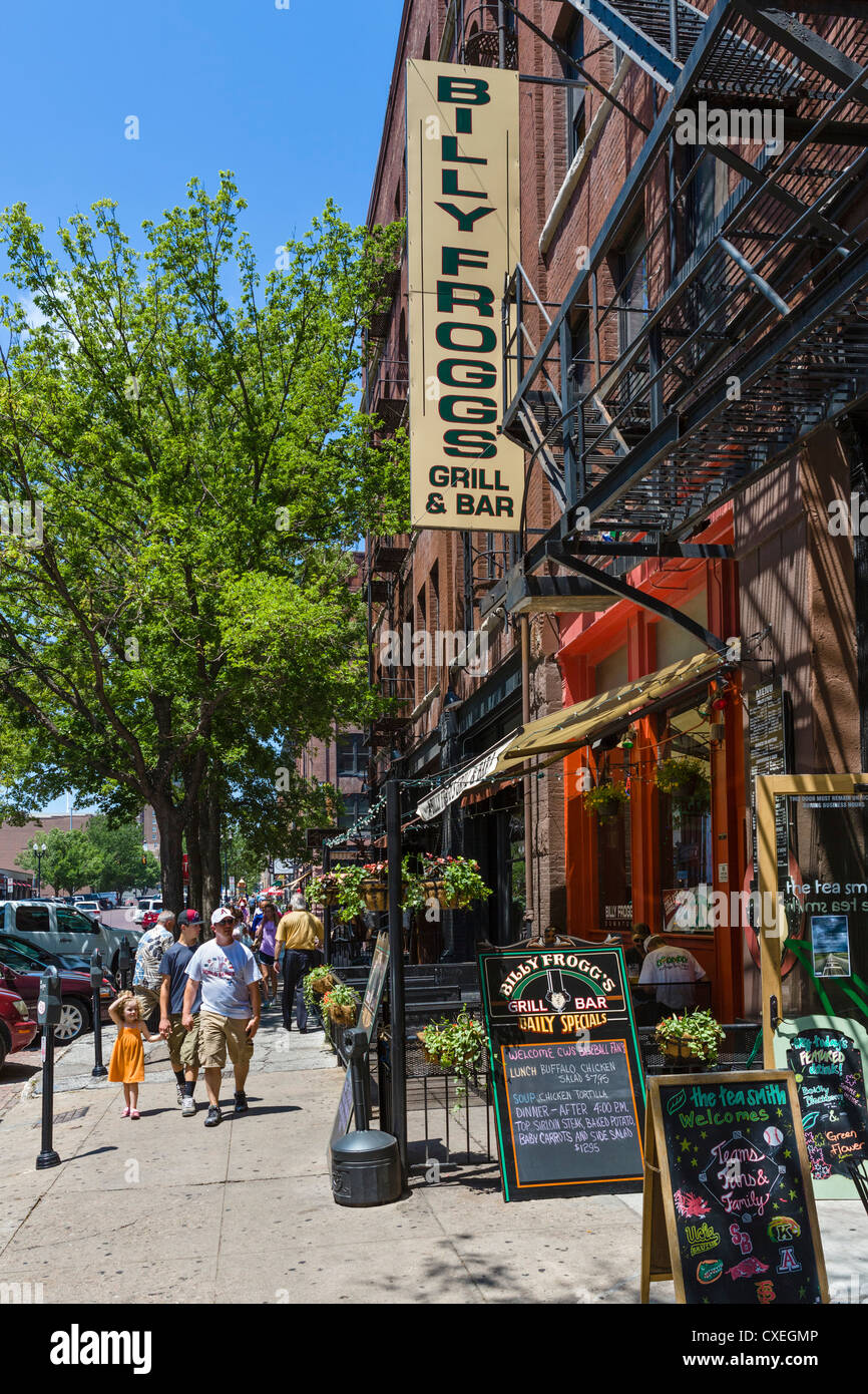 Geschäfte, Bars und Restaurants an der Howard Street im historischen alten Markt Bezirk, Omaha, Nebraska, USA Stockfoto