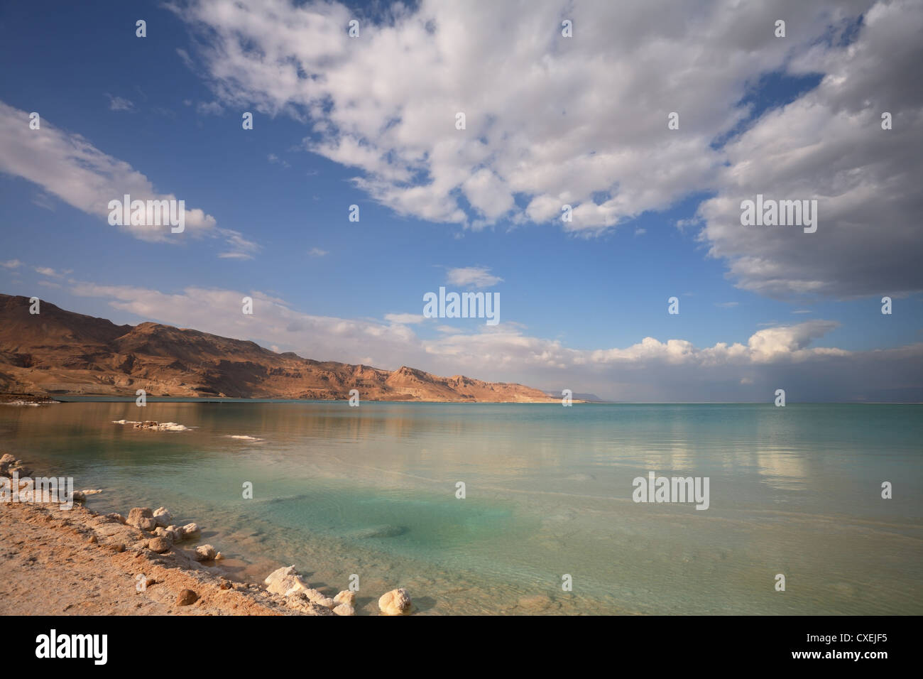 Die Lichteffekte am Toten Meer Stockfoto