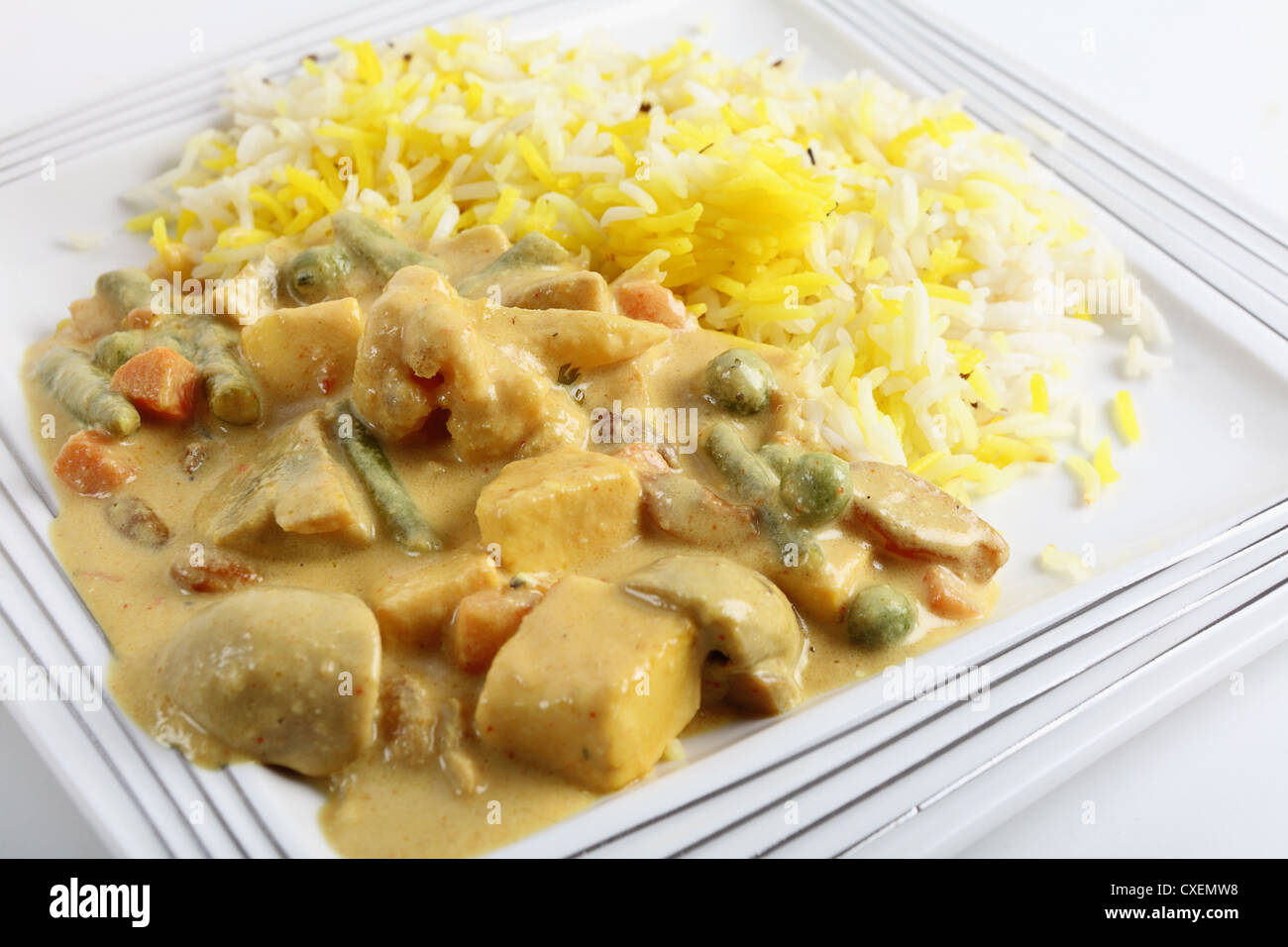 Gemüse-Korma Curry mit Tofu, auf einem Teller Stockfoto