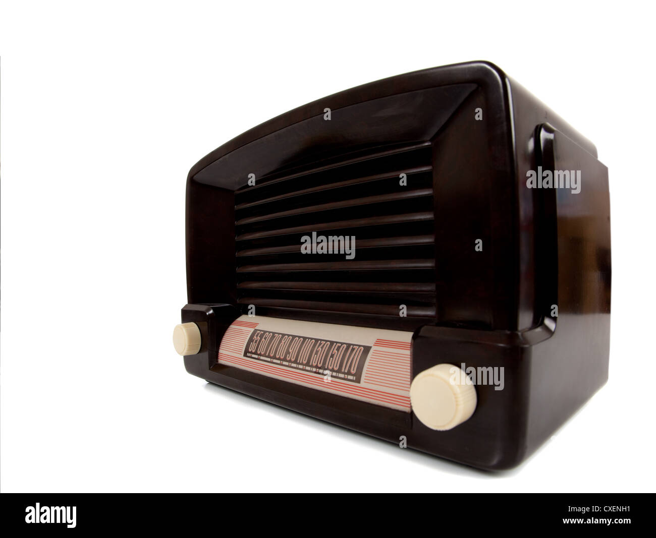 Ein altes Vintage Radio auf weißem Hintergrund Stockfoto