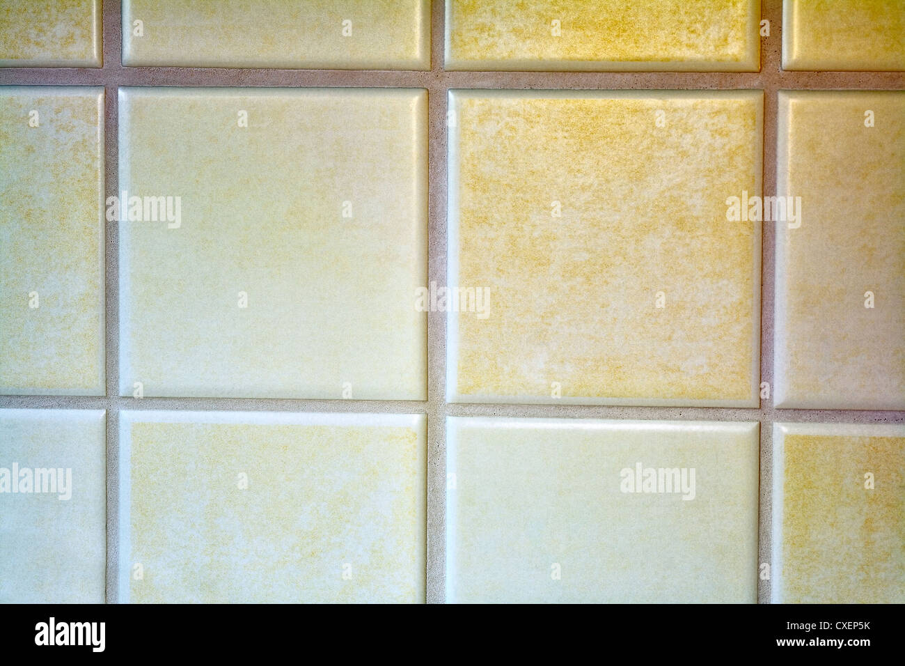 Nahaufnahme einer neuen modernen gefliesten Wand in der Küche, Saarland / Deutschland Stockfoto