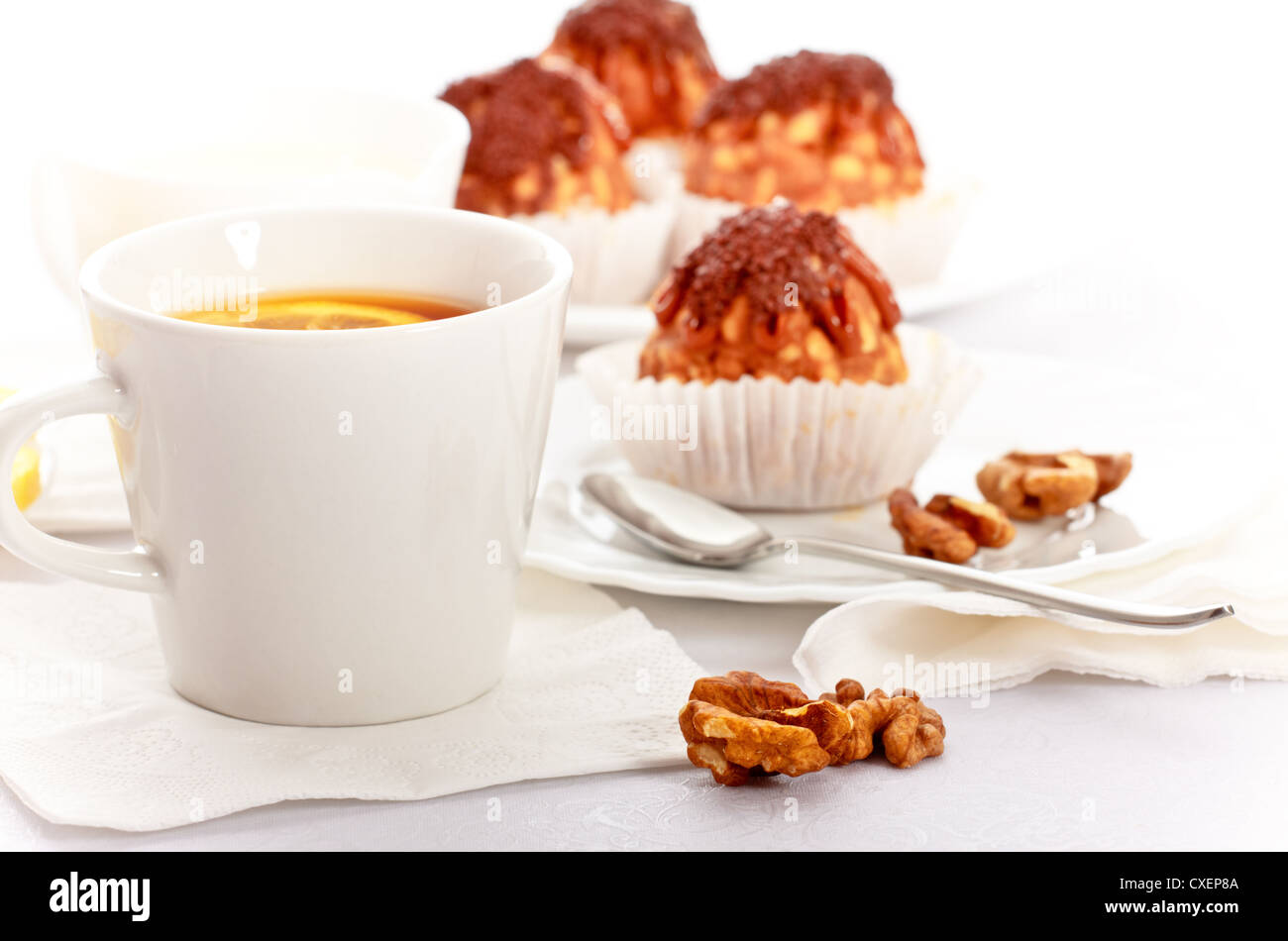 Tee mit Kuchen Stockfoto