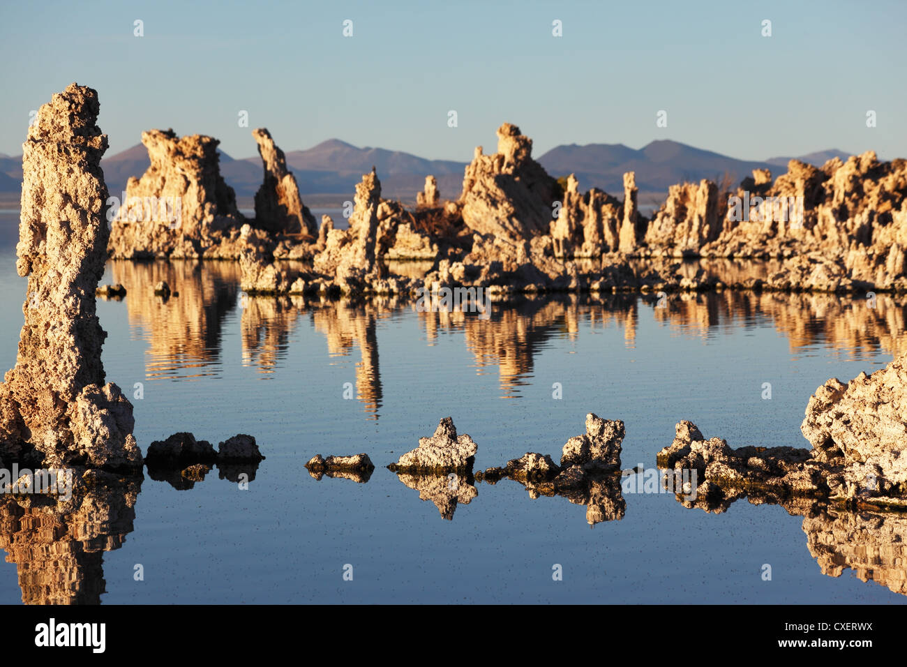 Magischen Sonnenuntergang am Mono lake Stockfoto
