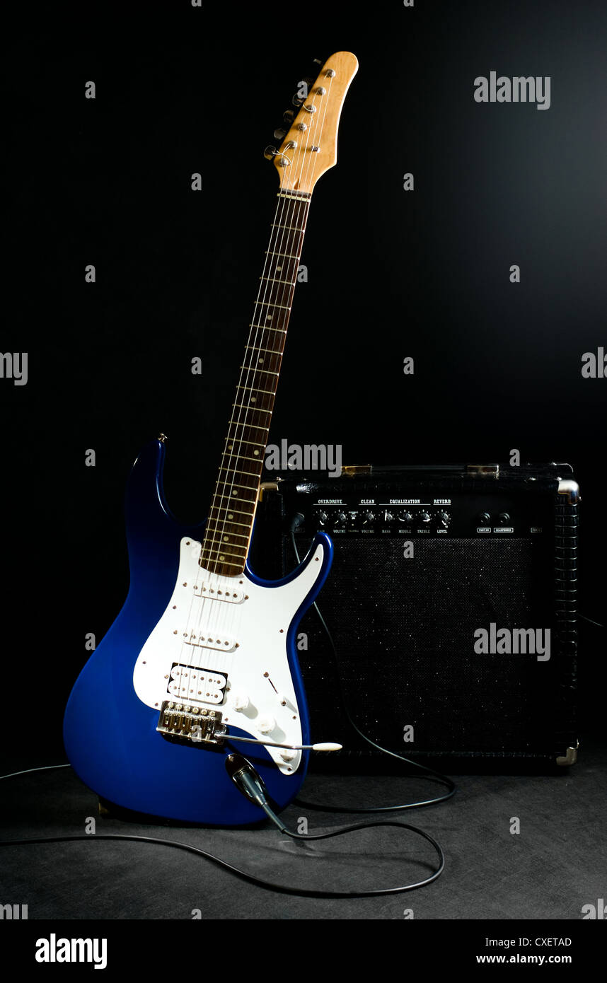 e-Gitarre und Combo-Verstärker Stockfoto