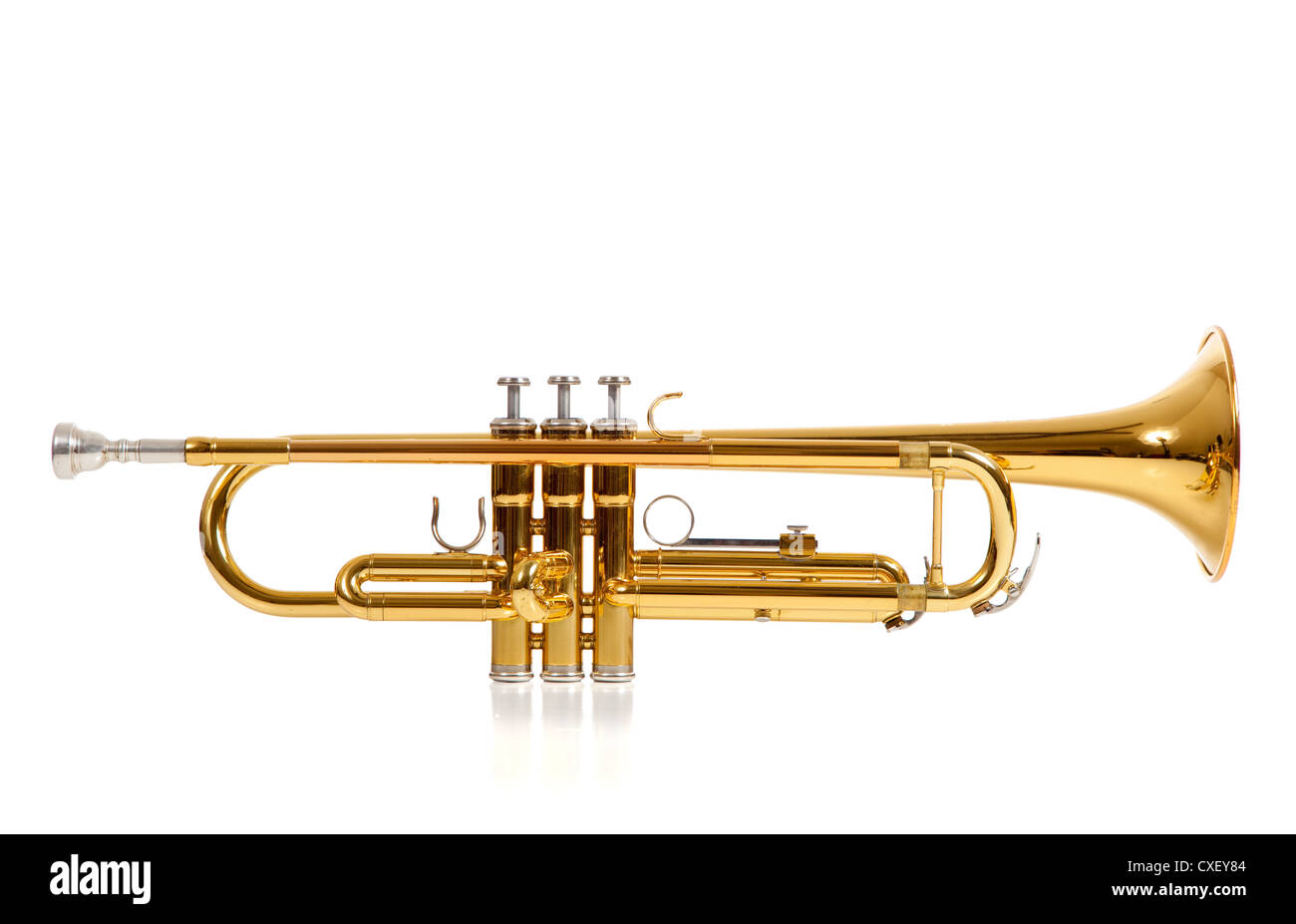 Messing-Trompete auf weißem Hintergrund Stockfoto