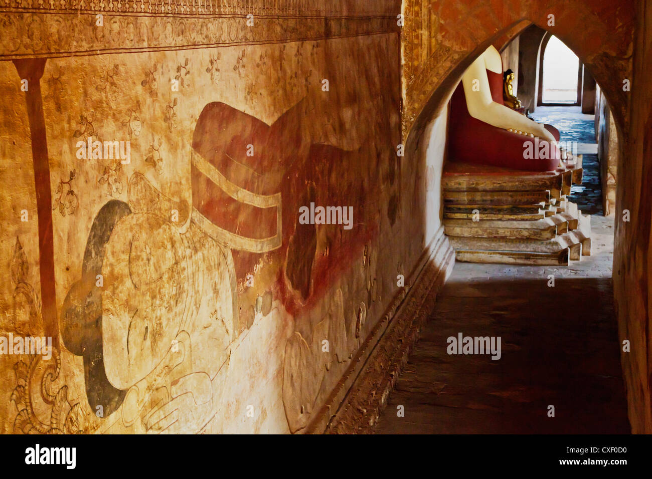 Fresko des liegenden BUDDHA von der Konbaung Periode einschrauben Edie SULAMANI Tempel in 1183 von Narapatisithu - BAGAN, MYANMAR Stockfoto