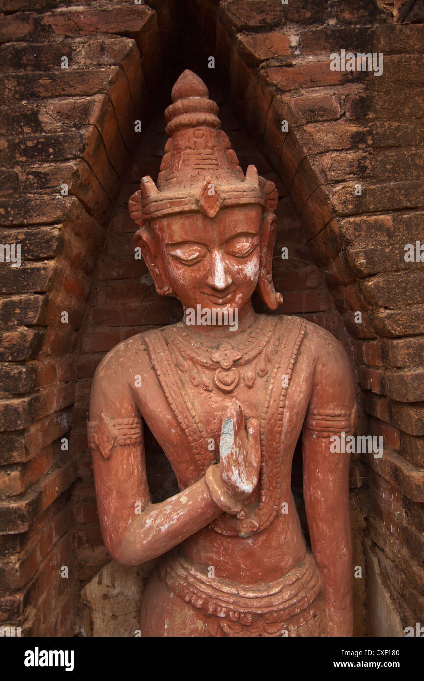 Die selten besuchte Recht KAHTIKEPAN-Tempel-Komplex hat eine BHUDDHIST Gottheit STATUE - BAGAN, MYANMAR Stockfoto